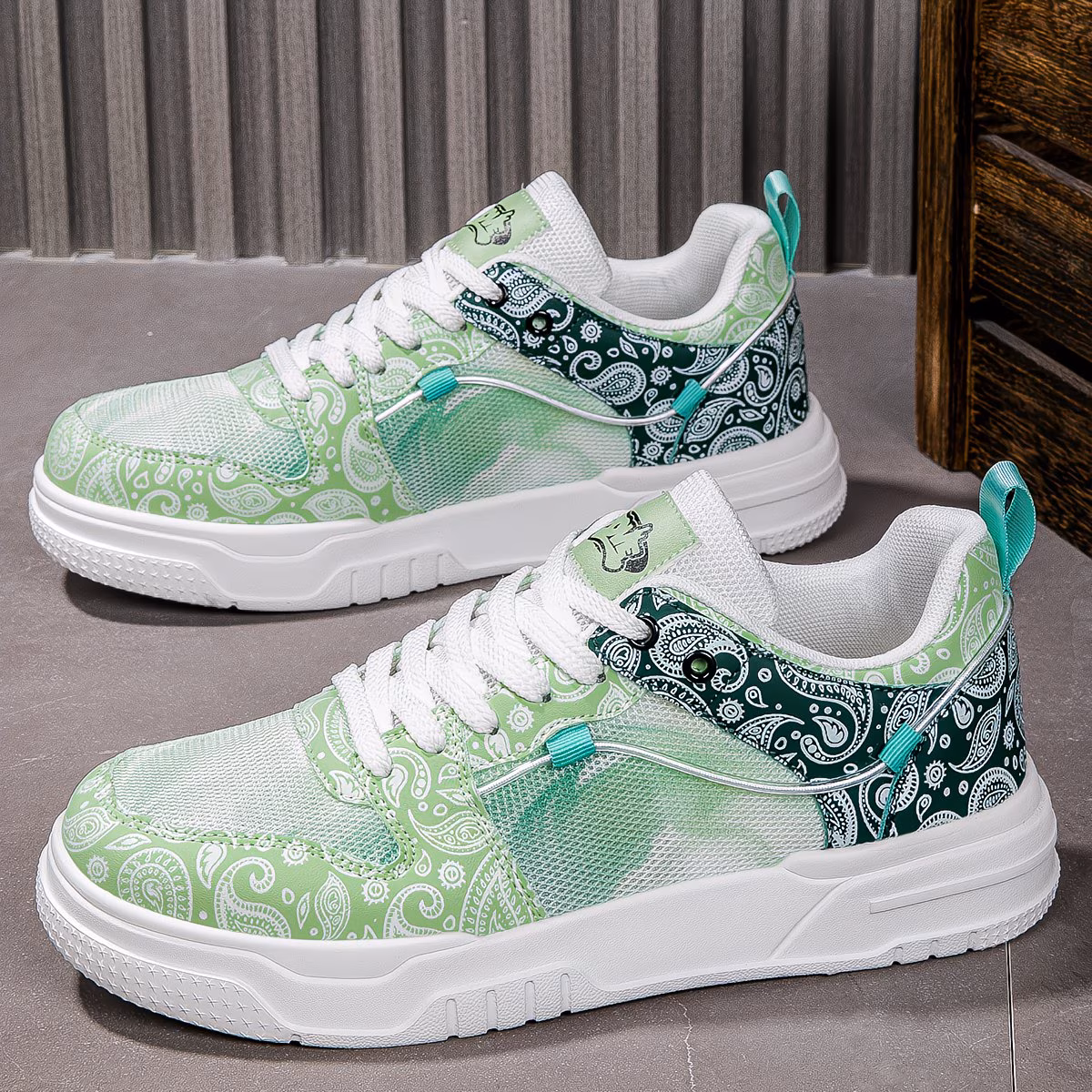  Sneakers