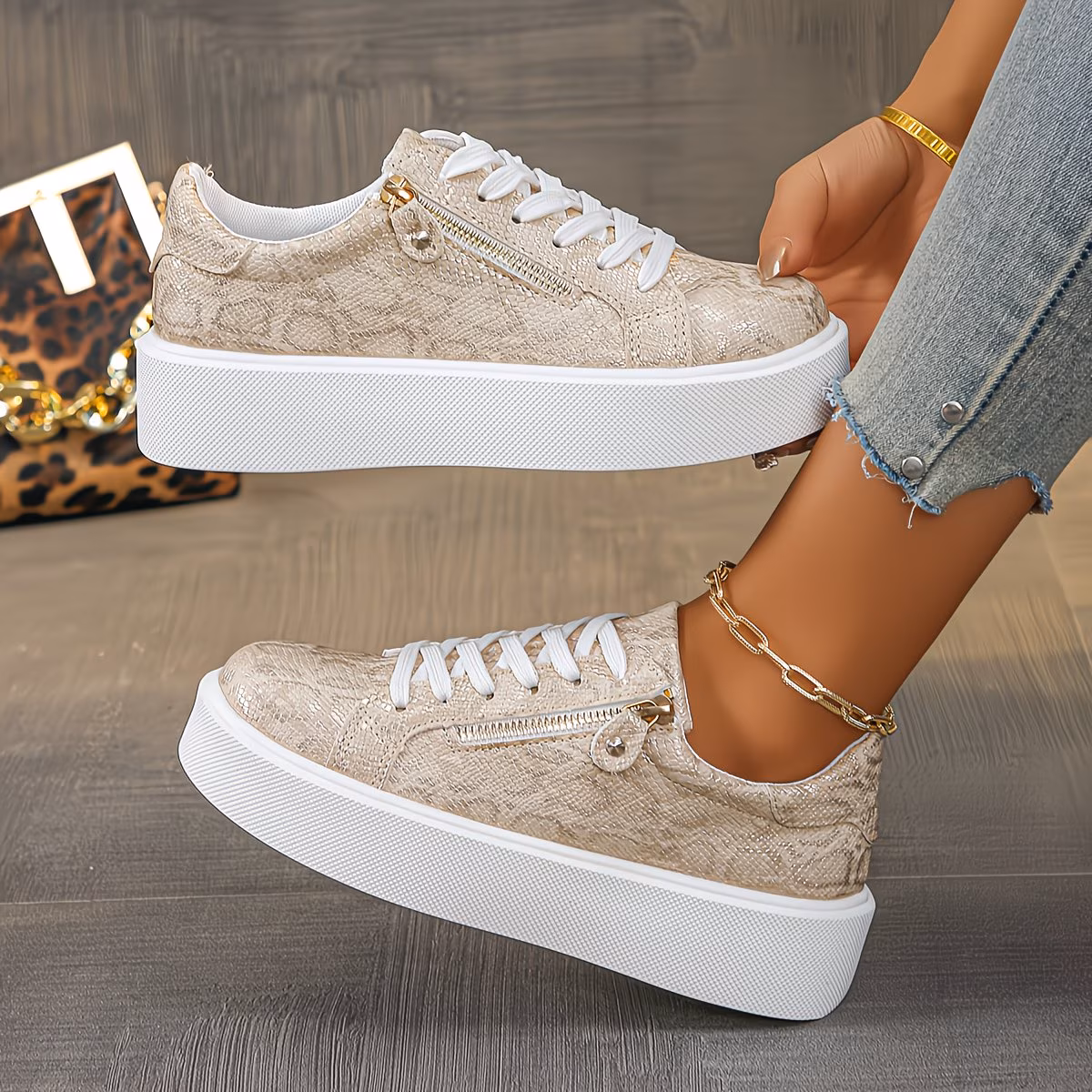  Sneakers