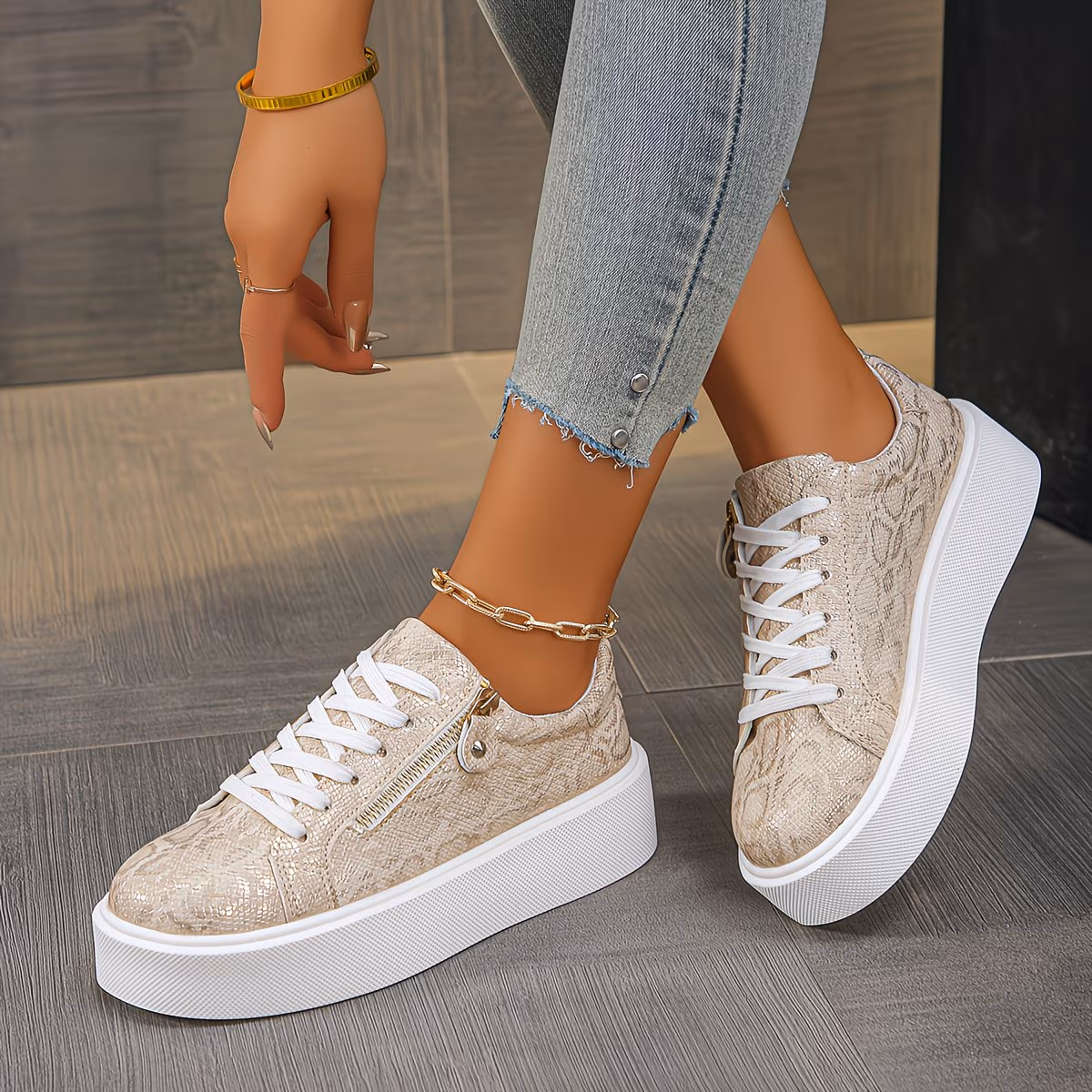  Sneakers