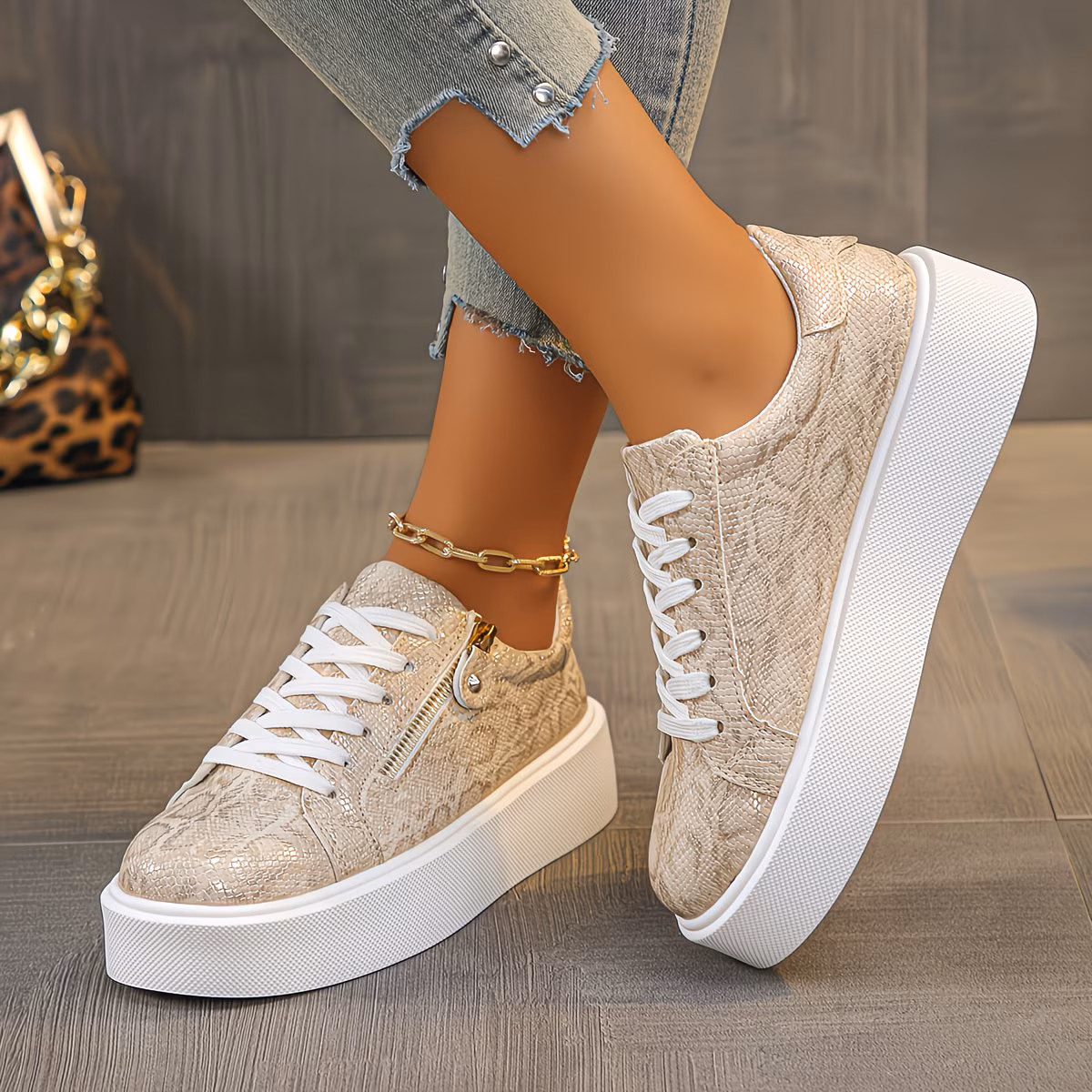  Sneakers